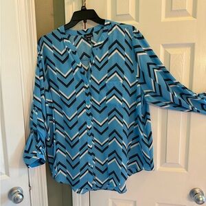 Simply Emma 3x Women’s Top Blue Buttoned Front. Blue w/white/black pattern NWOT